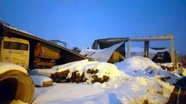 Yoğun Kar Yağışına Dayanamayan Otopark &Ccedil;&ouml;kt&uuml; 2
