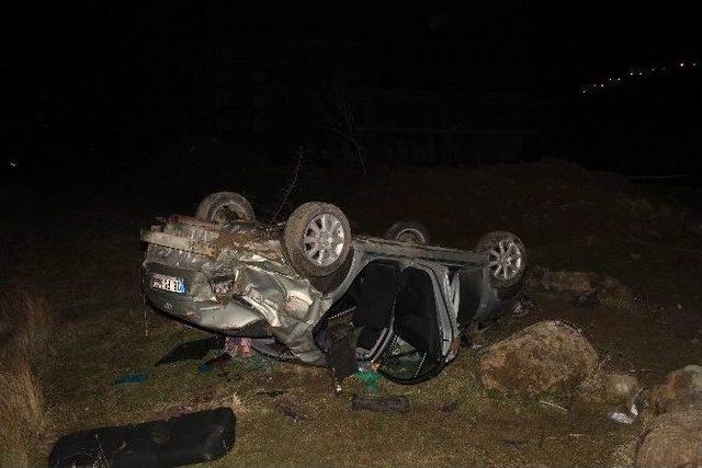 Otomobil Şarampole Yuvarlandı: 4 Yaralı 1