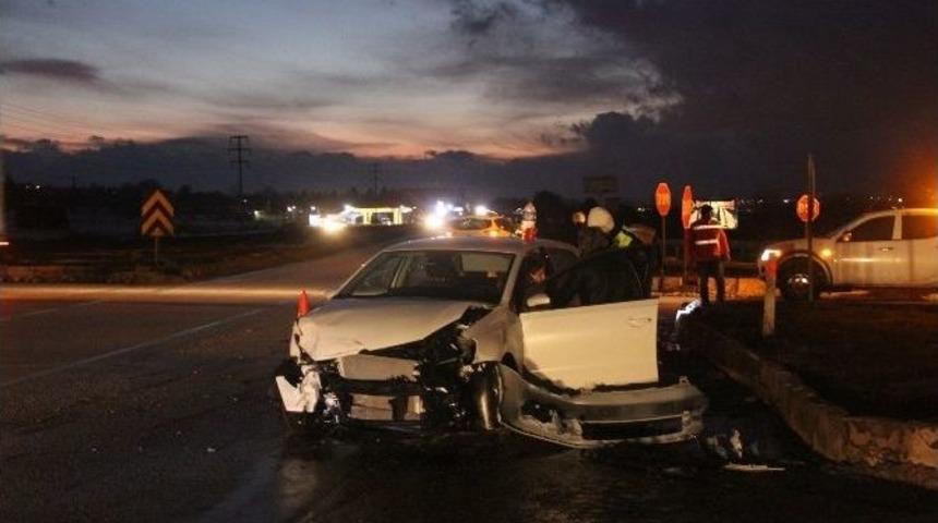 Bolu&rsquo;da İki Otomobil &Ccedil;arpıştı: 1 Yaralı