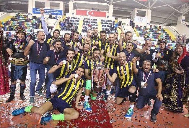 Kupa Voley’de Şampiyon Fenerbahçe