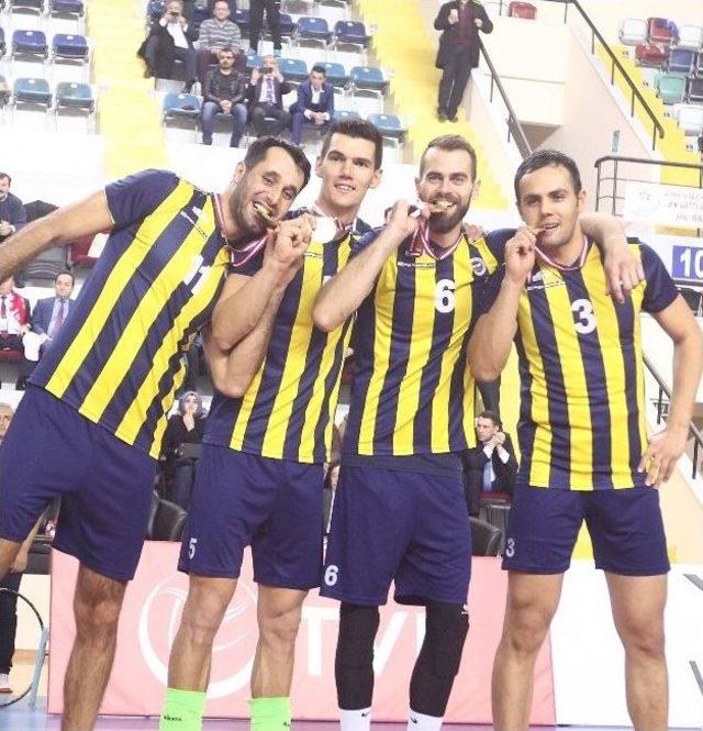 Kupa Voley’de Şampiyon Fenerbahçe