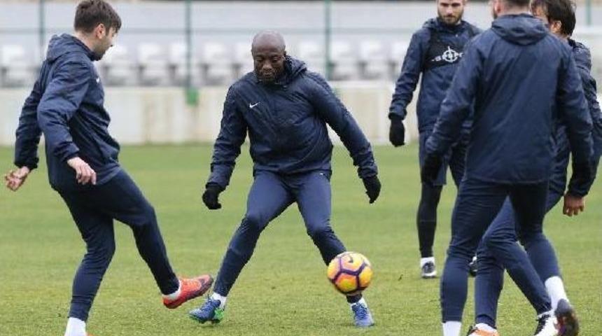 Osmanlıspor Ankara'ya D&ouml;nd&uuml;