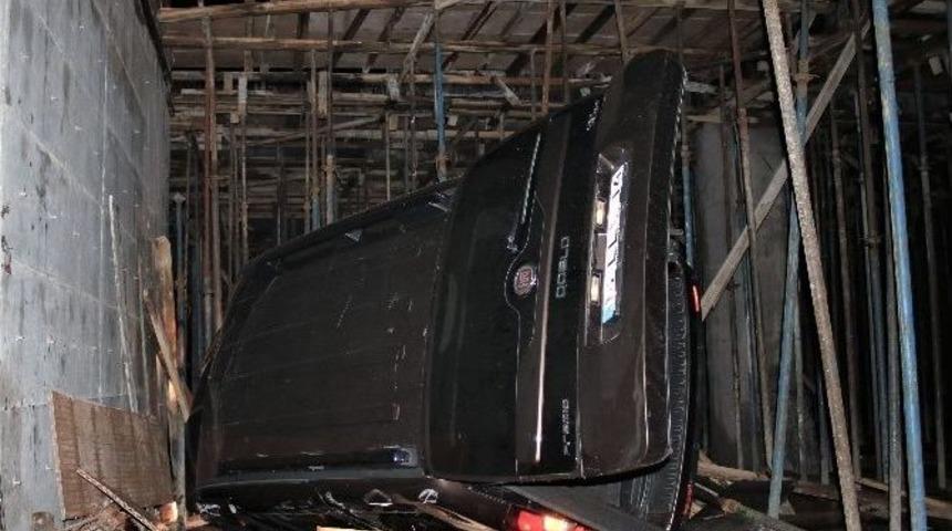 Alkoll&uuml; S&uuml;r&uuml;c&uuml;, Polisten Ka&ccedil;arken İnşaata U&ccedil;tu