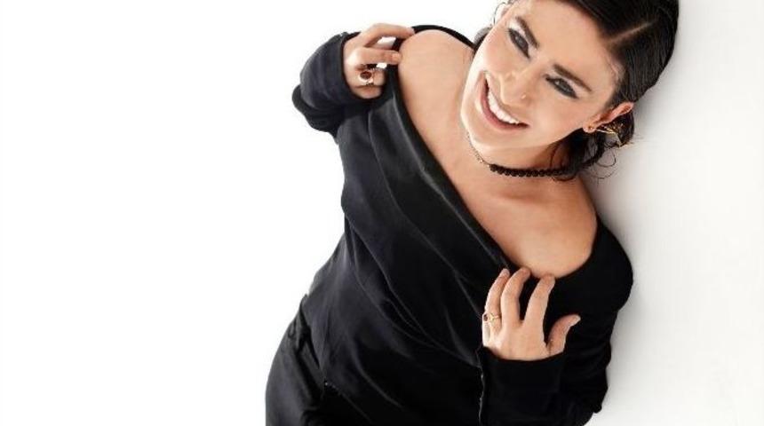 Yıldız Tilbe&rsquo;den İzmir&rsquo;de 60 Şarkılık Konser