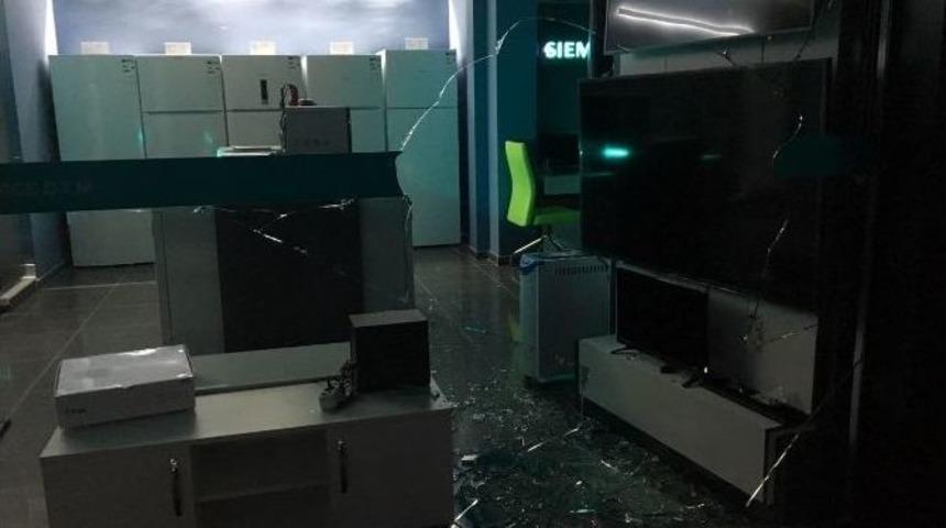 Antalya&rsquo;da Pompalı T&uuml;fekle İş Yeri Soygunu