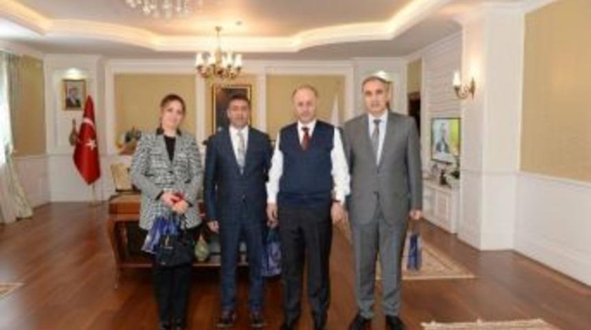 Yarışmada Kazandığı Para &Ouml;d&uuml;l&uuml;n&uuml; Şehit Ailesine Bağışladı