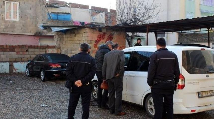 Park Halindeki Otomobilin Plakaları &Ccedil;alındı