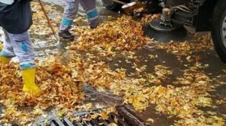 Marmaris&rsquo;te Şiddetli Fırtına Hasarsız Atlatıldı