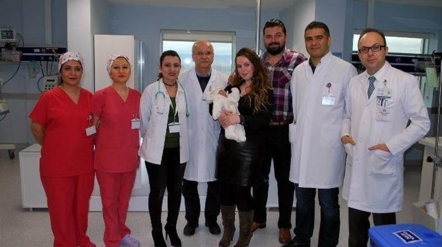 Erken Doğan Eliz Sara Bebek, Salihli&rsquo;de Hayata Tutundu