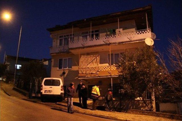 Ekmek Aracı Eve Daldı, Yaşlı Çift Duvarın Altında Kaldı 3