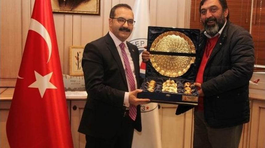 Edebiyat&ccedil;ı Yenilmez&rsquo;den Gen&ccedil;lere Uyarı