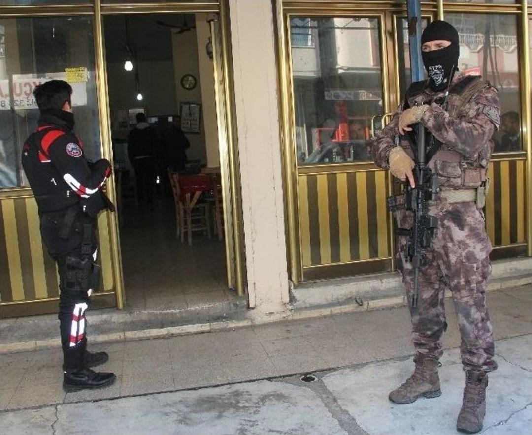 Adana&rsquo;da Pkk Yandaşları Sokaktan Temizlendi