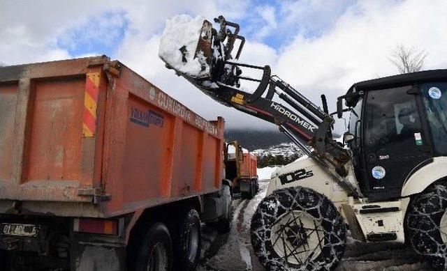 Başkan Çetin’den Öğrencilere Kar Sürprizi 1