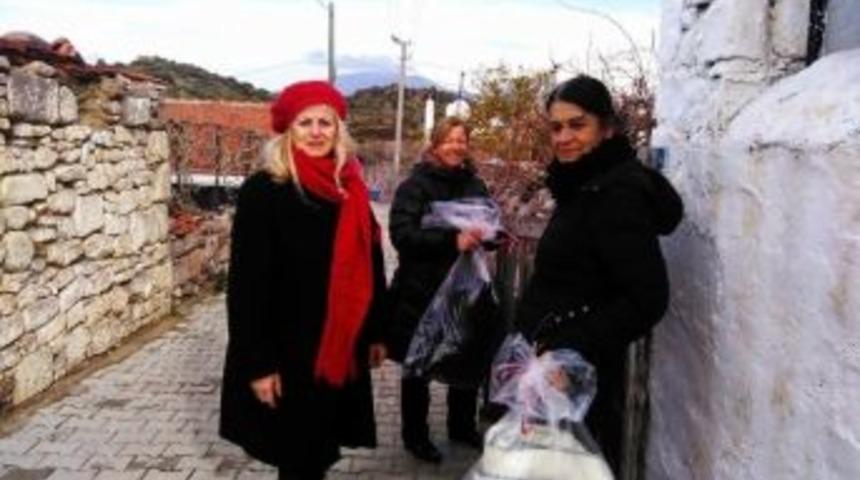 Chp&rsquo;li Kadınlardan İhtiya&ccedil; Sahibi Ailelere Battaniye