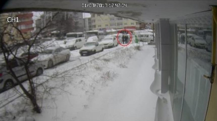 Kamyoneti 3 Dakikada &Ccedil;aldılar
