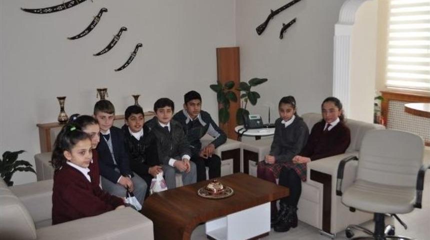 Arpa&ccedil;ay 3 Kasım Ybo &Ouml;ğrencileri Başarılarını Kaymakamla Paylaştı