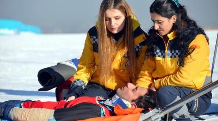 Sağlık&ccedil;ılar, Kar &Uuml;st&uuml;nde Eyof'a Hazırlanıyor