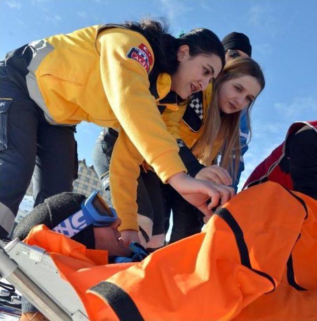 Sağlıkçılar, Kar Üstünde Eyof'a Hazırlanıyor