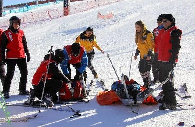 Sağlıkçılar Eyof Öncesi Palandöken’de Tatbikat Yaptı