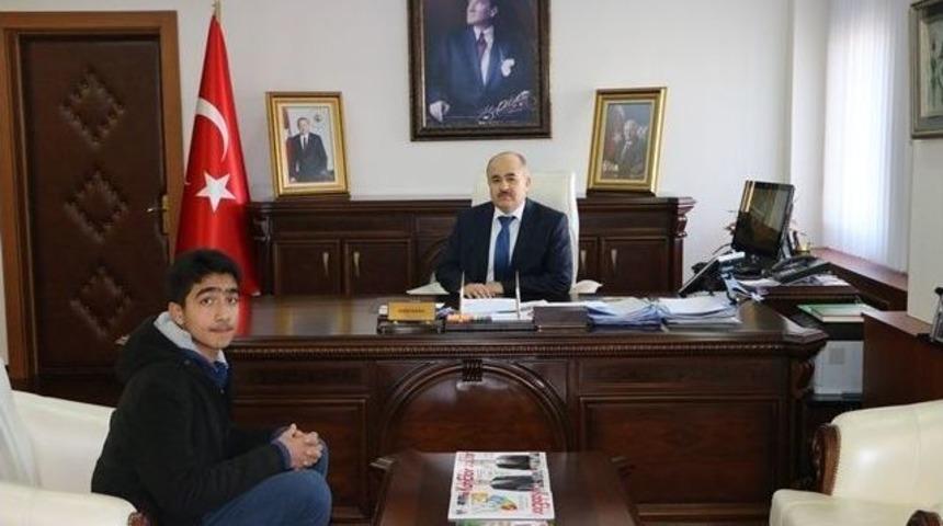 Valiye G&ouml;r&uuml;şmek İ&ccedil;in Mesaj Attı Vali Makamında Ağırladı