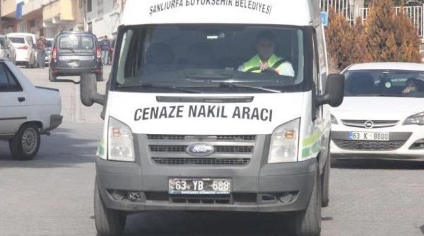 Şakalayla Başlayan Kavgada Arkadaşını Bı&ccedil;akla &Ouml;ld&uuml;rd&uuml;