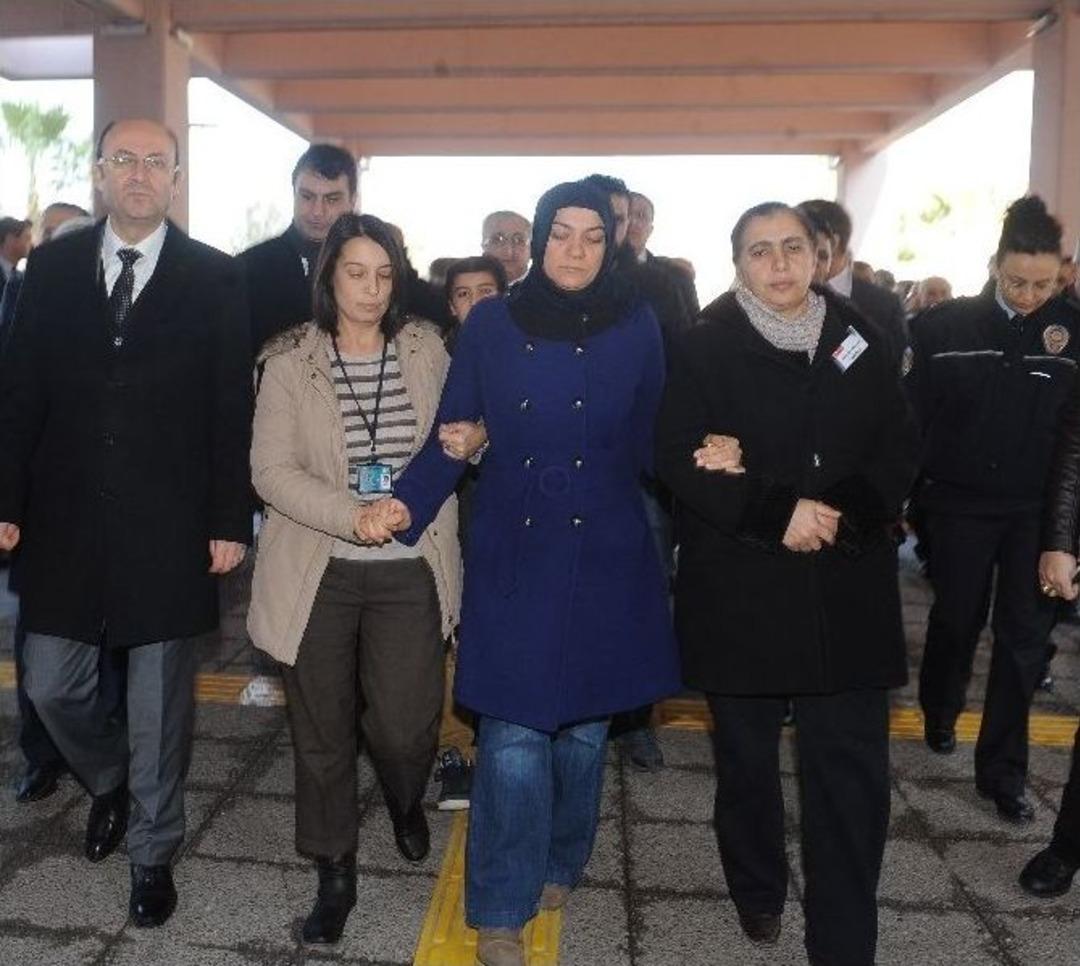 Kahraman Polisin Eşi Ve &Ccedil;ocuğu Adliyeye Geldi