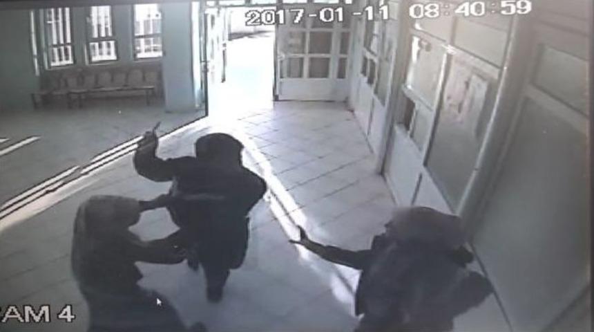 Sağlık &Ccedil;alışanına Saldırı