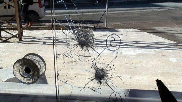 (özel Haber) Silahlı Soyguncuyu Yaka Paça Dışarı Atan Kahraman Eczacı Konuştu 1