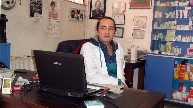 (özel Haber) Silahlı Soyguncuyu Yaka Paça Dışarı Atan Kahraman Eczacı Konuştu 2