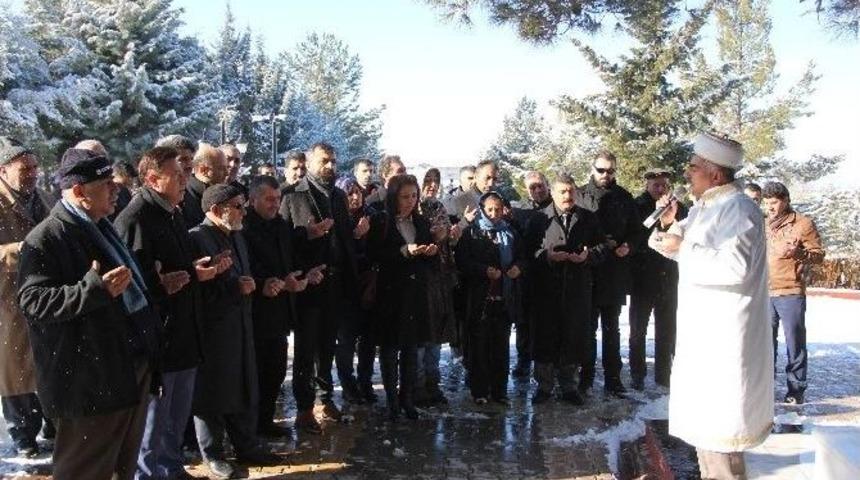 Mathap, Şehitliği Ziyaret Etti