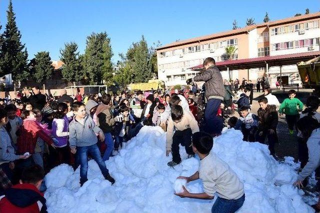 B&uuml;y&uuml;kşehir Belediyesi Okul Bah&ccedil;esine Kar Getirdi 1