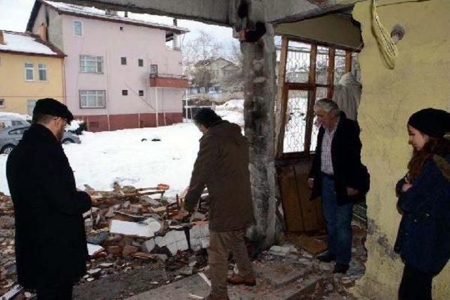 Banyo Kazanı Patladı, Ev Harabeye D&ouml;nd&uuml; 1