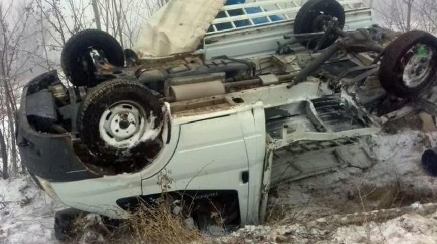 Elazığ&rsquo;da Otob&uuml;s İle Pikap &Ccedil;arpıştı: 6 Yaralı