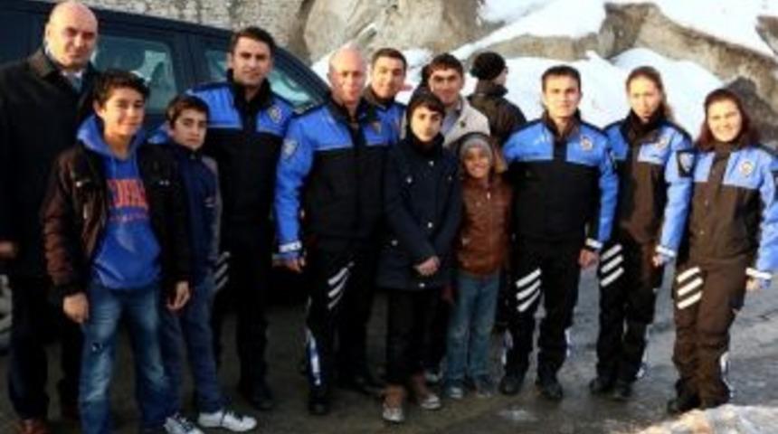 Emniyet M&uuml;d&uuml;r&uuml; Dilberoğlu &Ccedil;ocuklarla Sohbet Etti