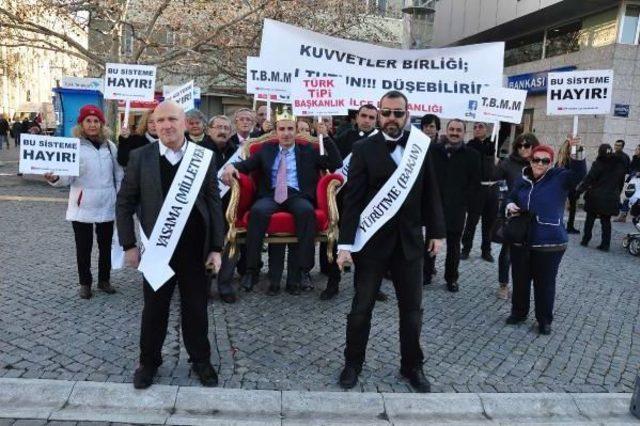 İzmir'de Chp'den Başkanlık Sistemine 'taht Ve Taçlı' Protesto