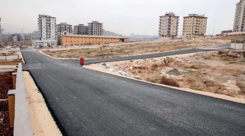 Seyrantepe Mahallesinde Yeni A&ccedil;ılan Yollar Asfaltlanıyor