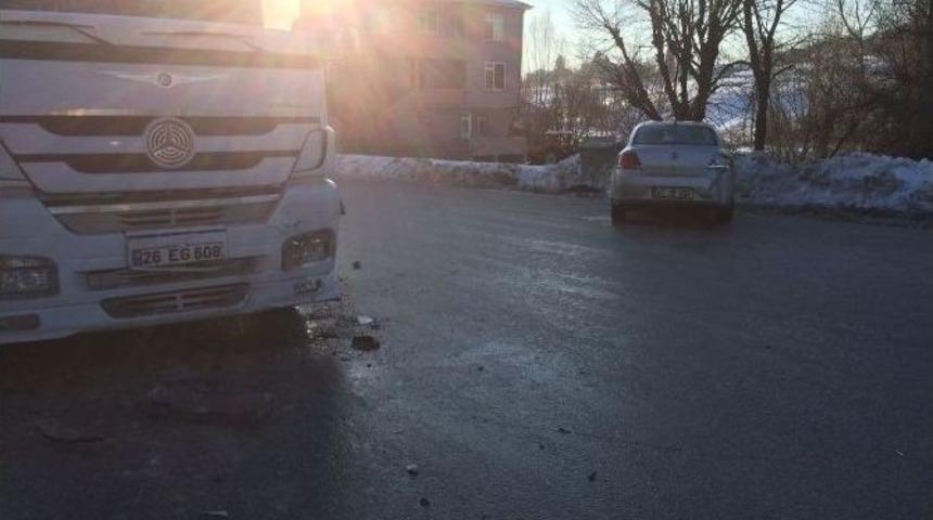 Kaynarca&rsquo;da Trafik Kazası: 1 Yaralı