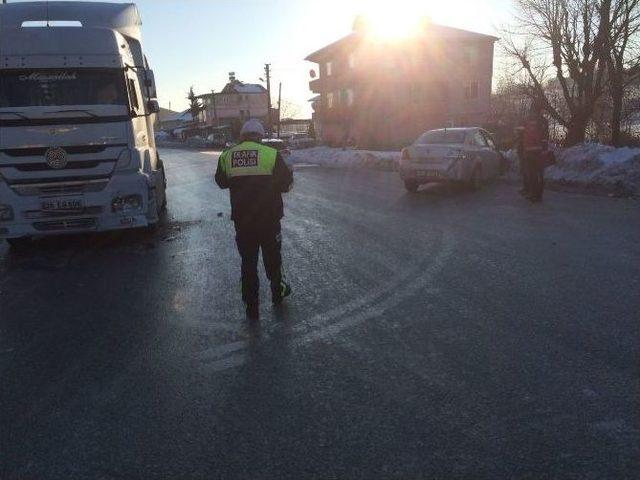 Kaynarca&rsquo;da Trafik Kazası: 1 Yaralı 1