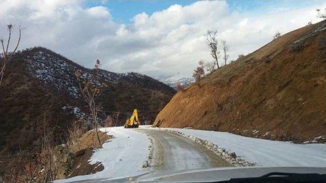 Alaşehir Belediyesi Yol Açma Çalışmalarına Devam Ediyor