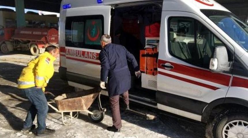 &nbsp;Başhekimin Bilgisiyle Tam Teşekk&uuml;ll&uuml; Ambulansla Kum Taşıdılar