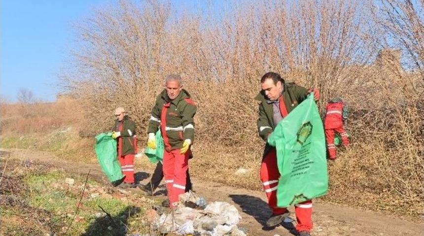 Hevsel Bah&ccedil;elerinde Hafriyat Ve &Ccedil;&ouml;p Temizliği