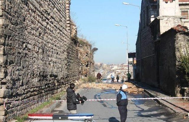 Sulukule&rsquo;de Surlar Servis Aracının &Uuml;zerine D&uuml;şt&uuml; 2