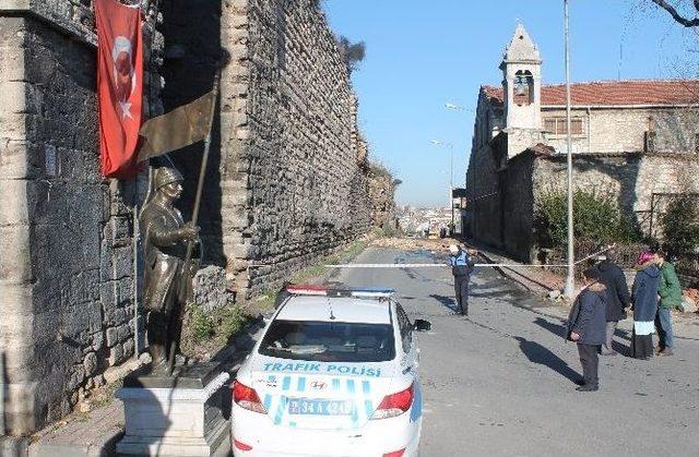 Sulukule&rsquo;de Surlar Servis Aracının &Uuml;zerine D&uuml;şt&uuml; 3