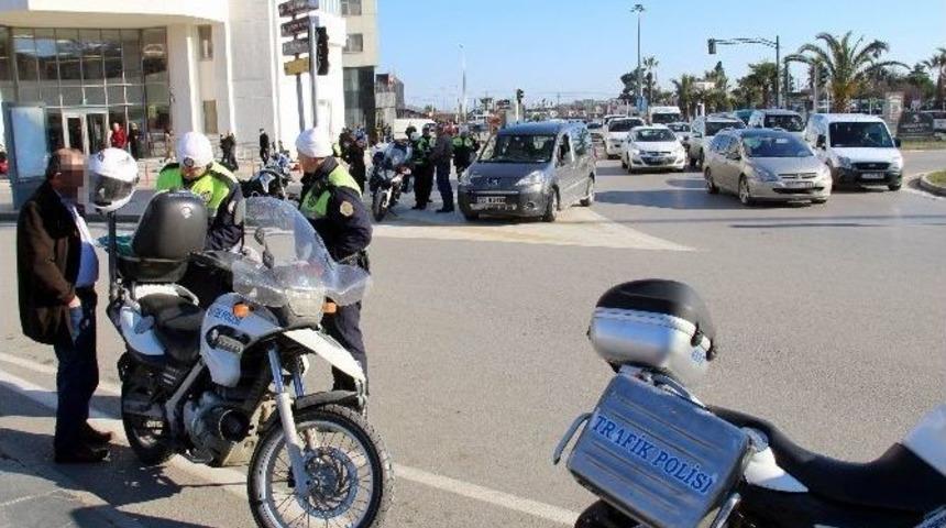 Polisten S&uuml;r&uuml;c&uuml;lere &rsquo;app&rsquo; Uygulaması