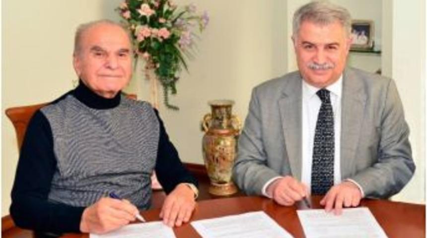 Rekt&ouml;r Şeker, Ahmet Keleşoğlu İle İlgili Anma Mesajı Yayımladı