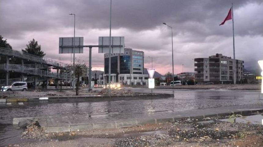 Milas-bodrum Karayolunu Su Bastı