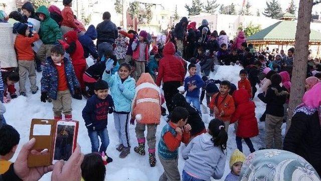 Kar Yağmayan Mersin&rsquo;de &Ccedil;ocukların Kar Sevinci 1