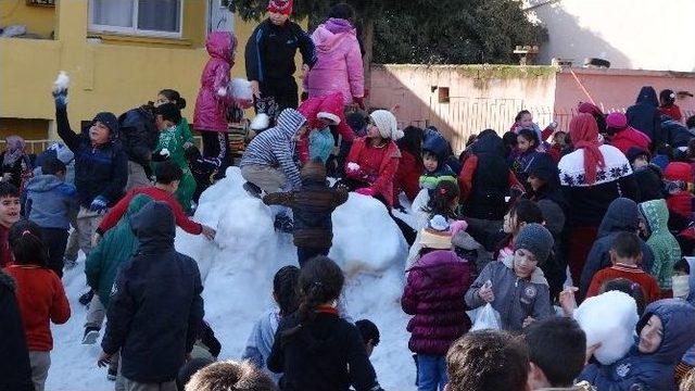 Kar Yağmayan Mersin&rsquo;de &Ccedil;ocukların Kar Sevinci 2