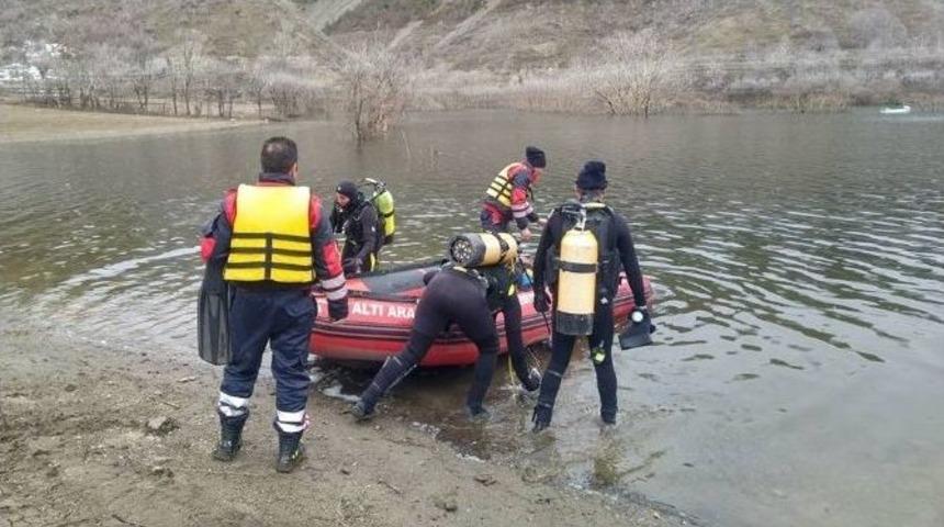 G&ouml;lde Kaybolan İki Kişiyi Arama &Ccedil;alışmaları S&uuml;r&uuml;yor