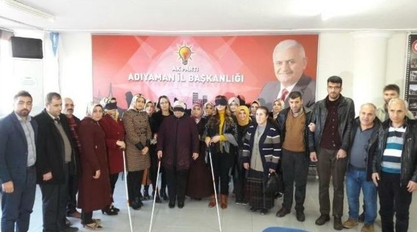 Ak Partili Kadınlar Kendilerini G&ouml;rme Engellilerin Yerine Koydu